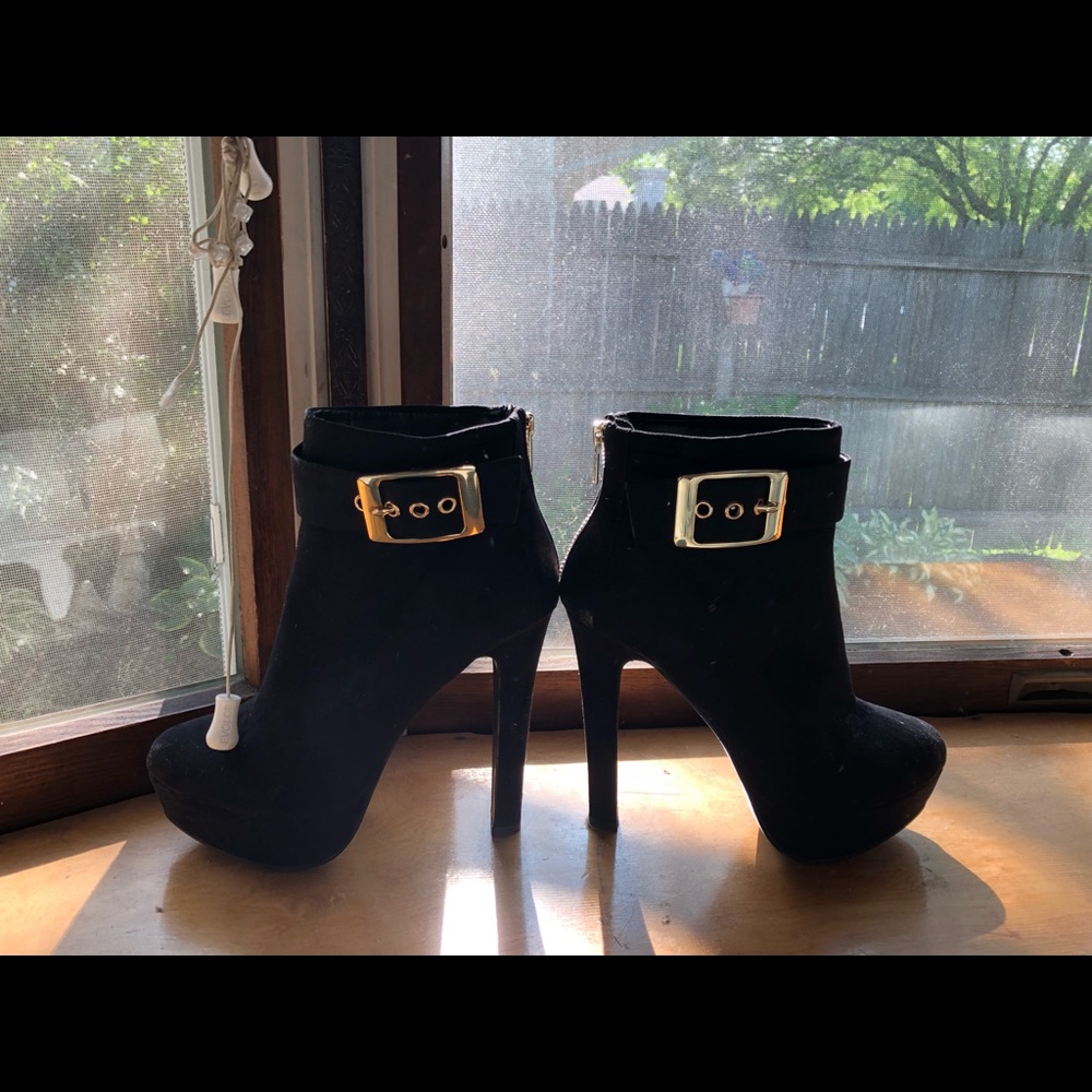 Heeled booties